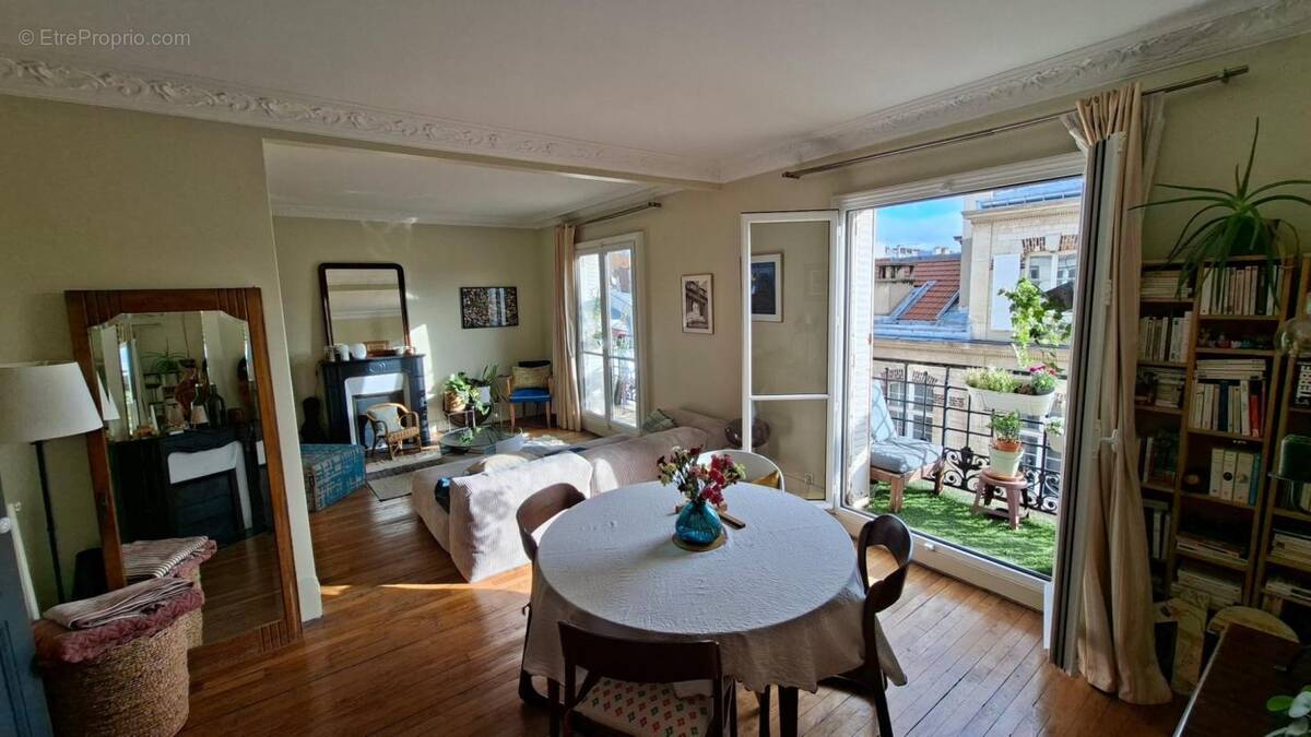 Appartement à PARIS-17E