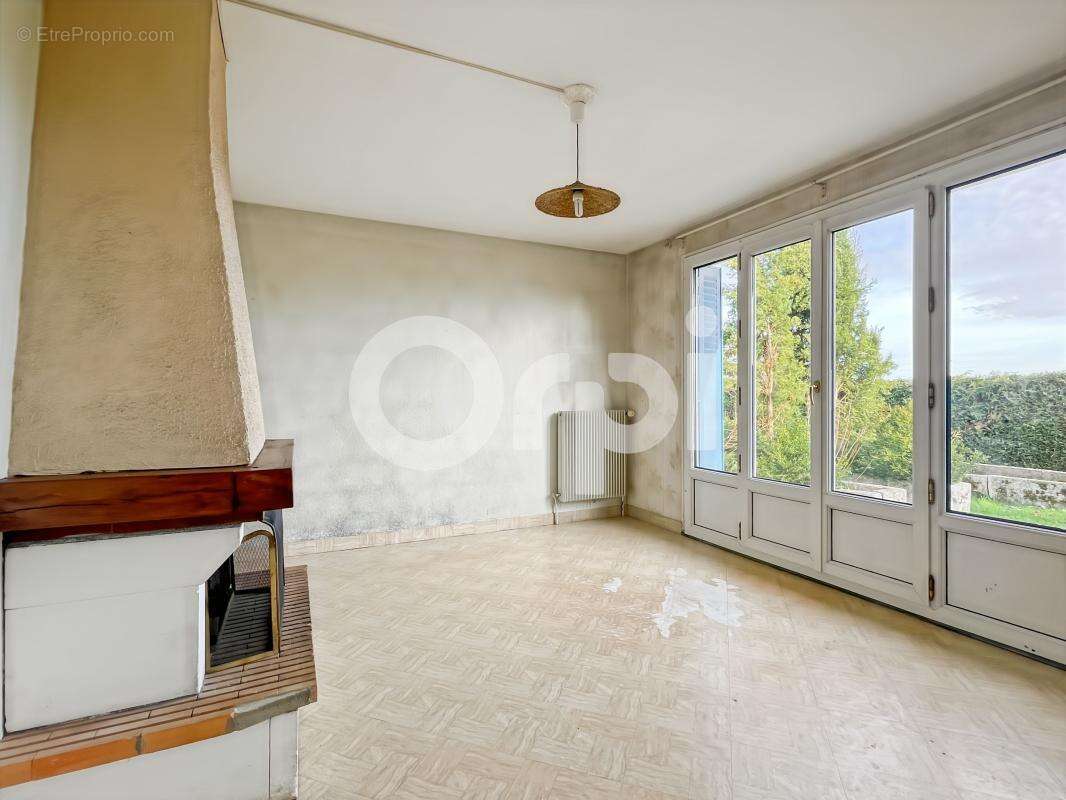 Maison à ANGERVILLE-LA-CAMPAGNE