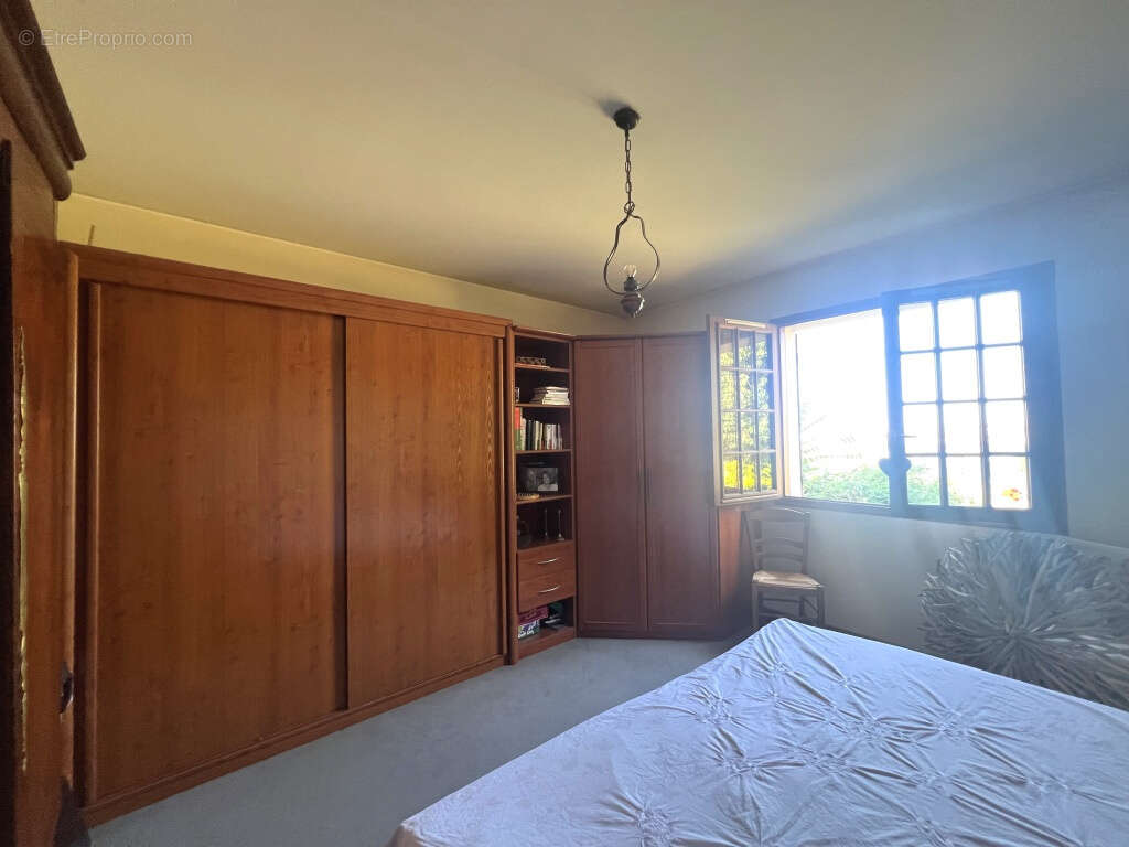 Maison à PONT-SUR-YONNE