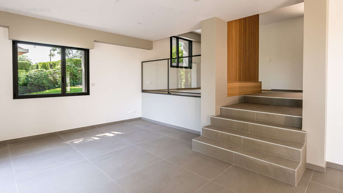 Maison à TASSIN-LA-DEMI-LUNE