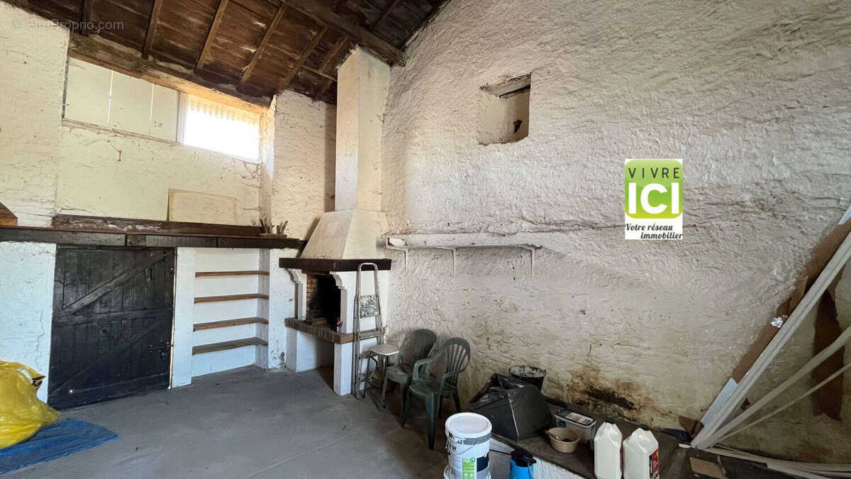 Maison à LA CHAPELLE-BASSE-MER