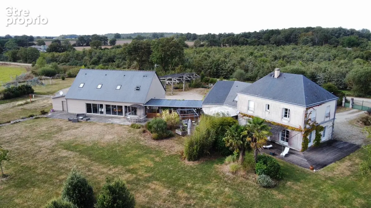 À 5 minutes de Chateau-Gontier sur Mayenne, ensemble immobilier composé de deux maisons distinctes au calme et proche de Château - photo 2