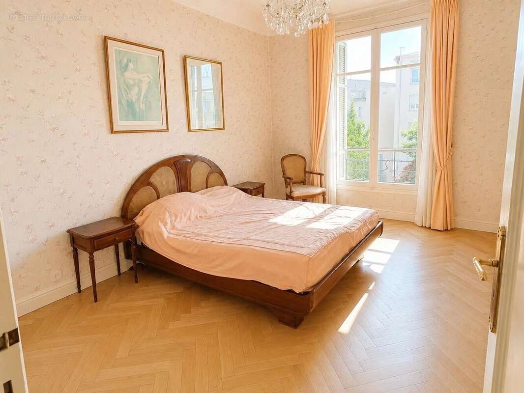 Liberation a 100m de la place - f3 78m² balcons - photo 13