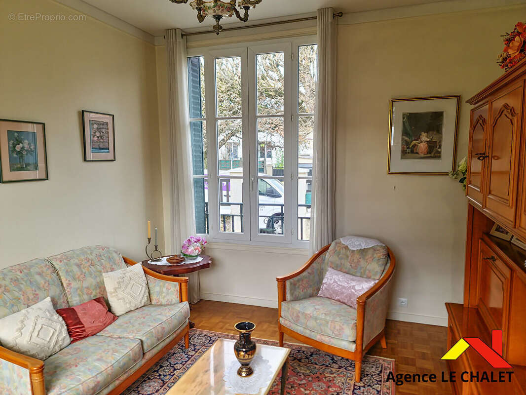 Maison à VILLENEUVE-LE-ROI