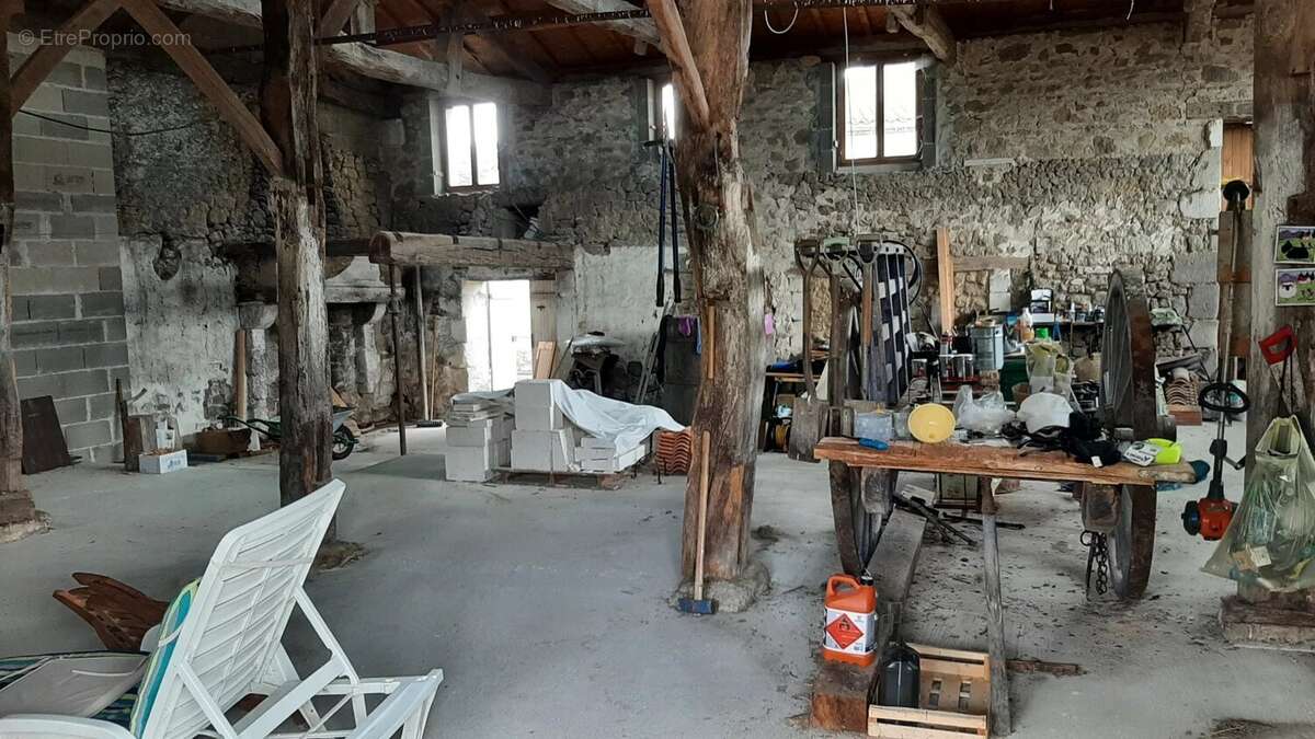 Maison de village en pierre en bon état - photo 14