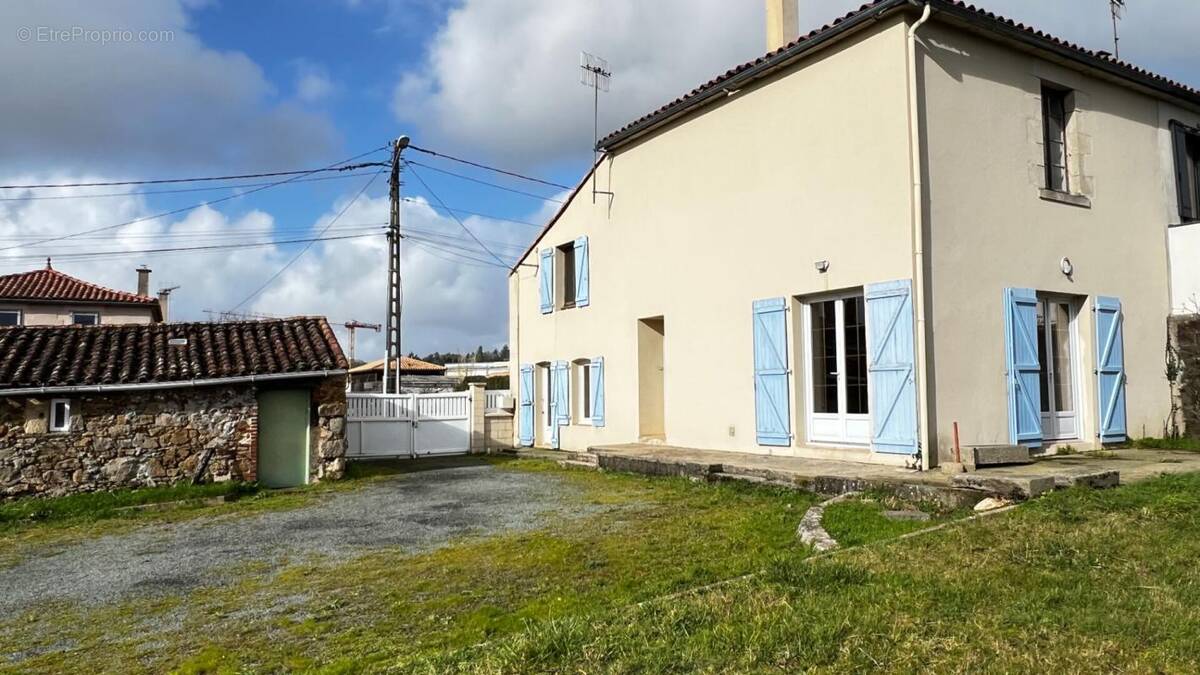 Maison à POUZAUGES
