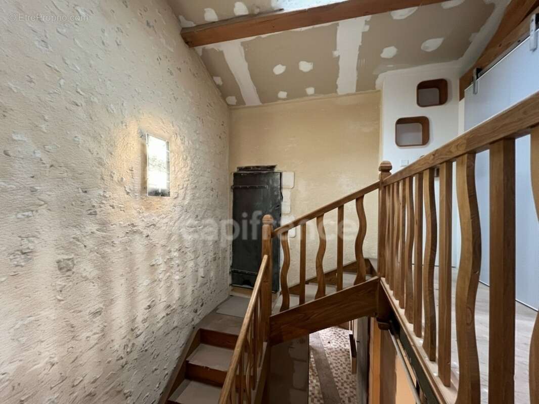 Certaines maisons séduisent par ce qu'elles sont, d'autres par tout ce qu'elles peuvent devenir - Vanzac (17) - photo 7