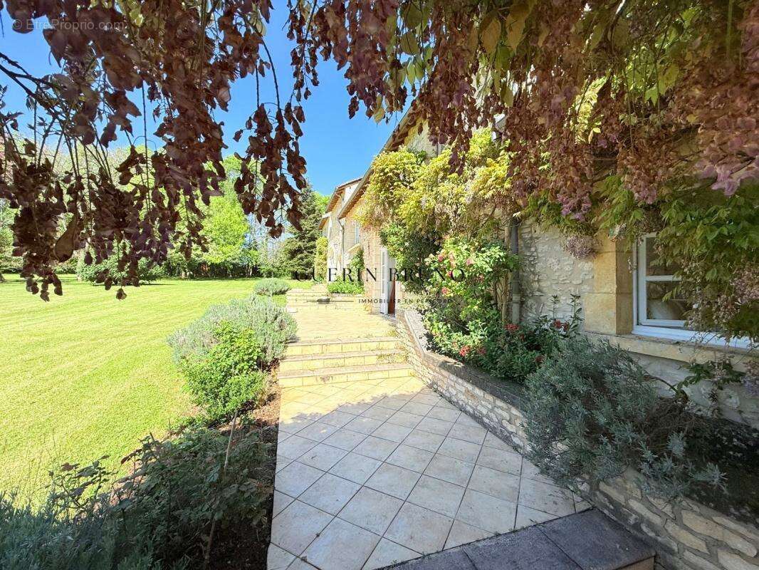 Maison à SAINT-FELIX-DE-BOURDEILLES