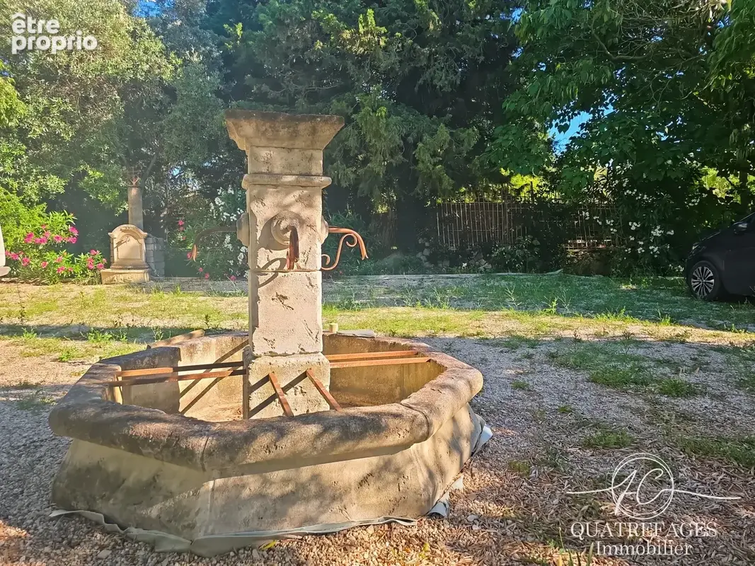 Villa dans un parc arboré exceptionnel avec piscine couverte. - photo 4