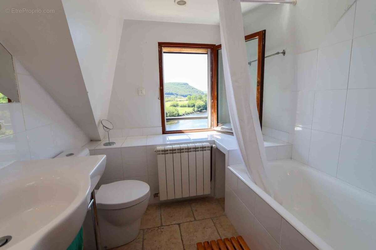 T02.20241342 - Maison à BEYNAC-ET-CAZENAC