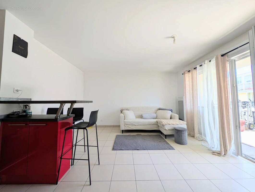 Appartement à SAINT-LAURENT-DU-VAR