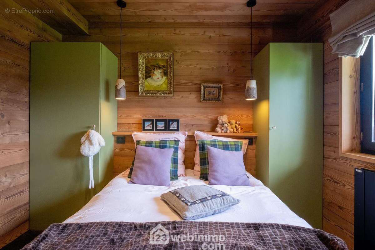 Au rez-de-chaussé se trouvent trois chambres indépendantes. - Maison à NOTRE-DAME-DE-BELLECOMBE