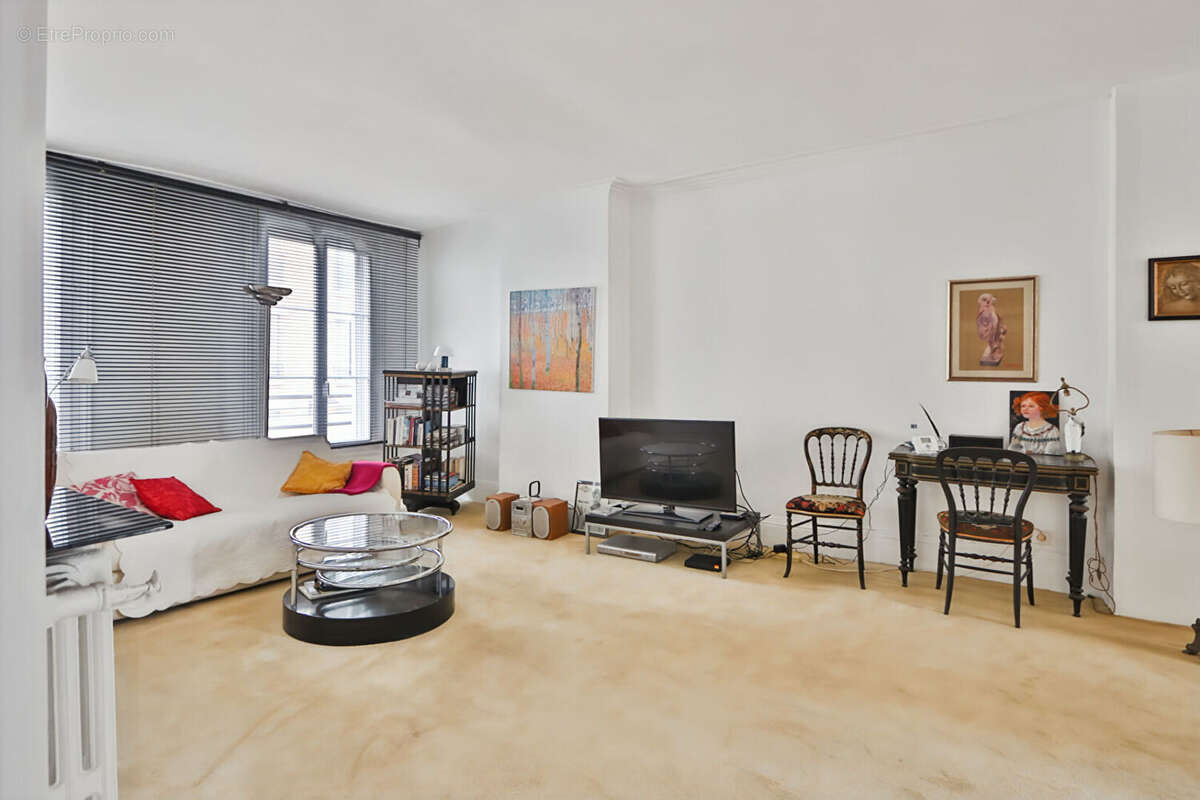Appartement à PARIS-14E