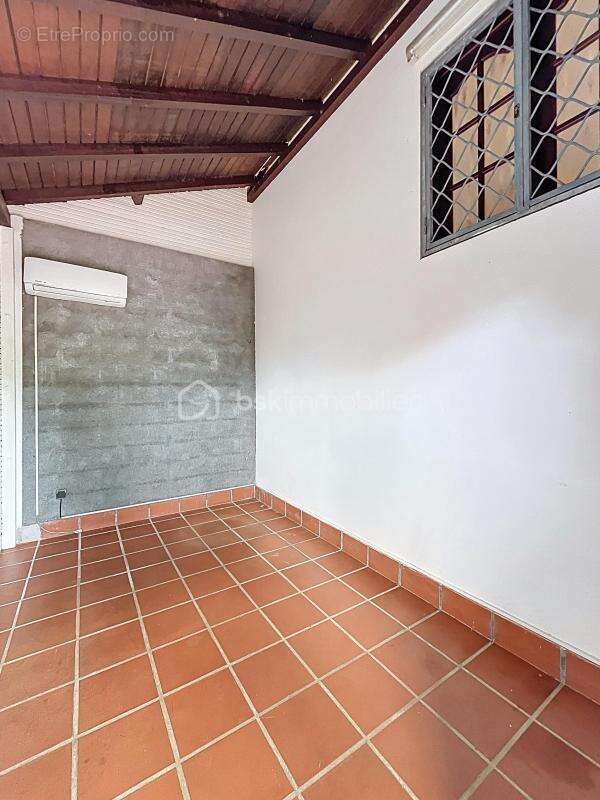 Maison à PETIT-BOURG