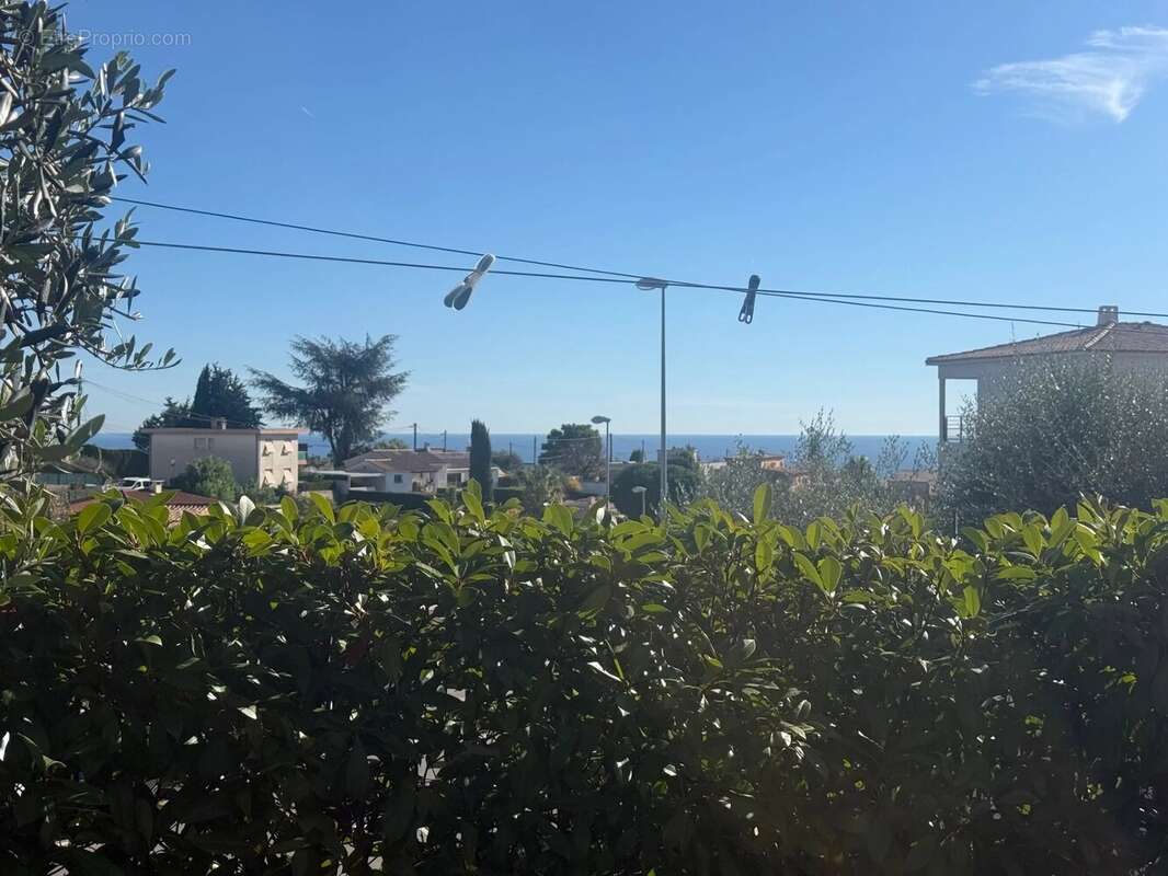 Appartement à SAINT-LAURENT-DU-VAR