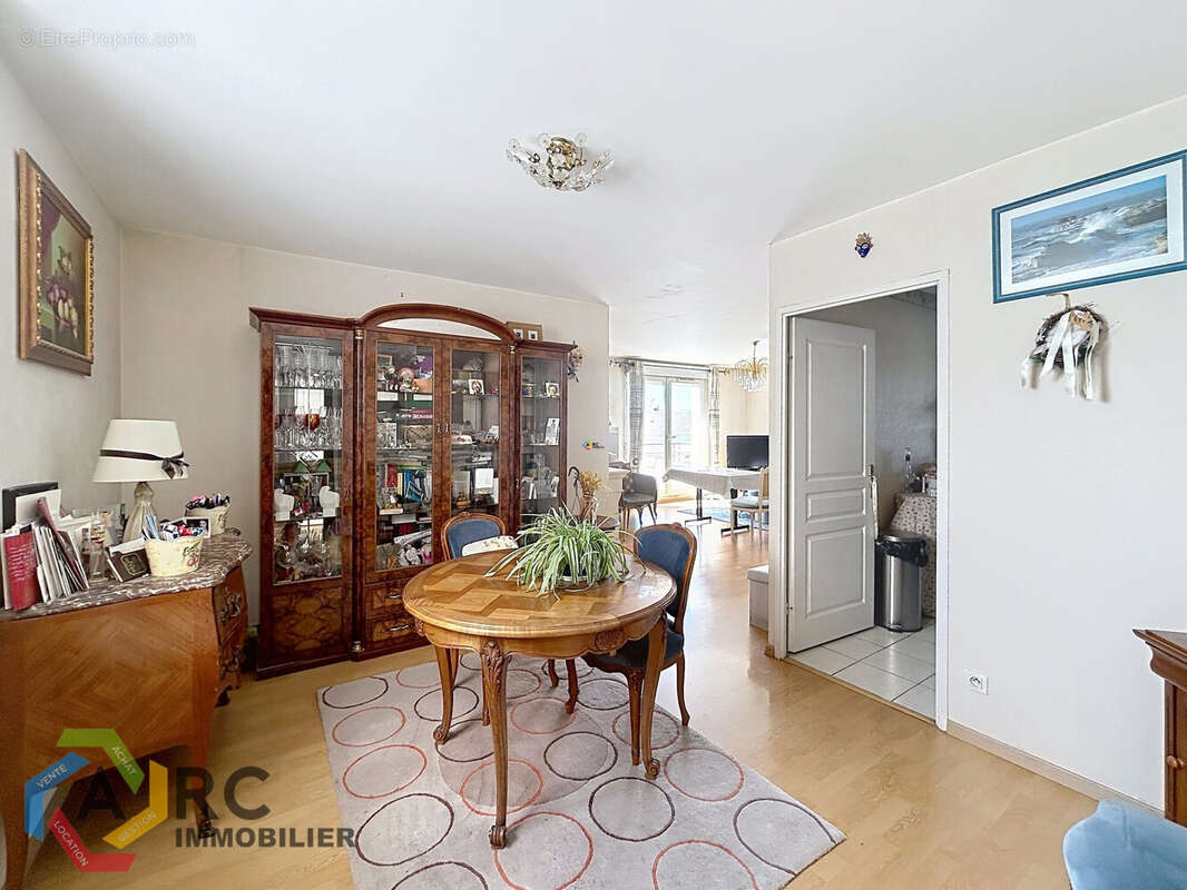 Appartement à SAINT-JEAN-DE-BRAYE