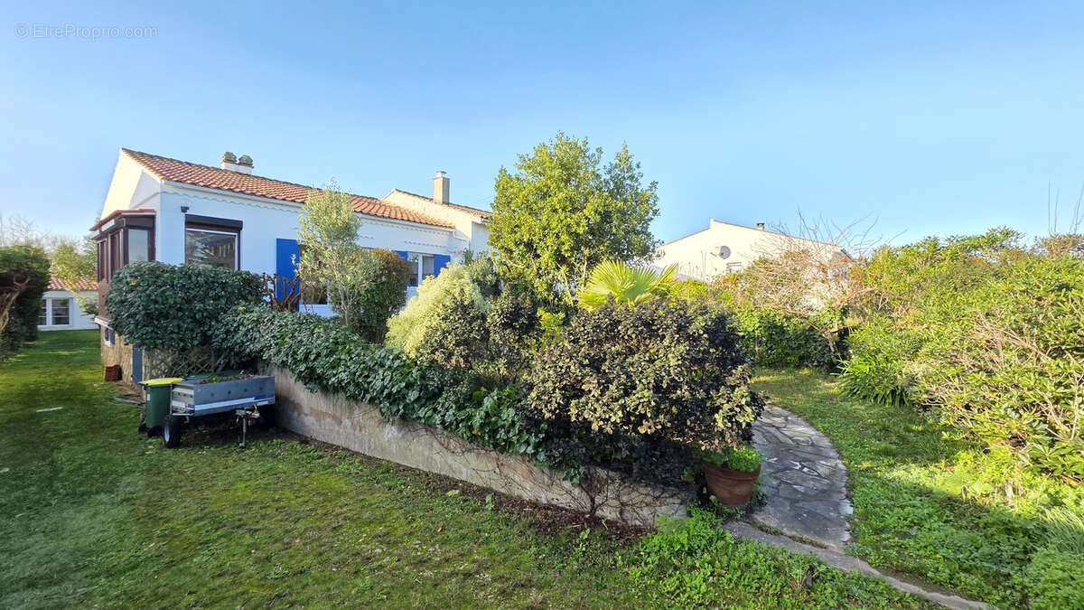 Maison à LA BREE-LES-BAINS