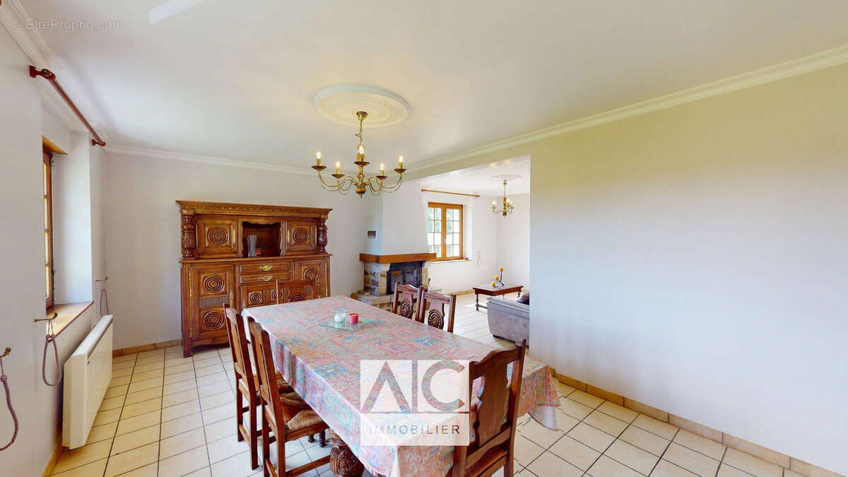 Maison à SAINTE-TREPHINE