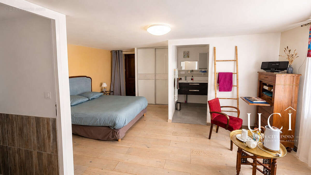 Maison 383 m² à Cugand  - photo 8