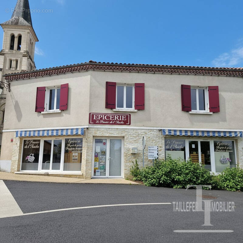 Maison à LEGUILLAC-DE-L'AUCHE