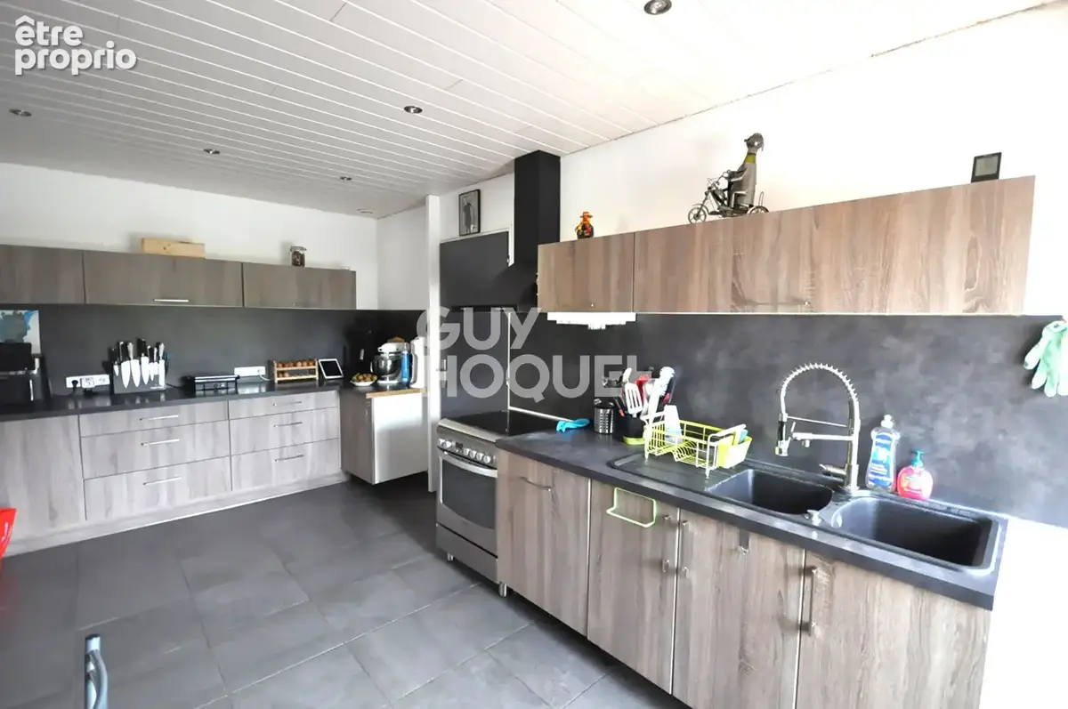 Maison à Sainte Catherine de 200 m2 sur une parcelle de 511 m². - photo 2