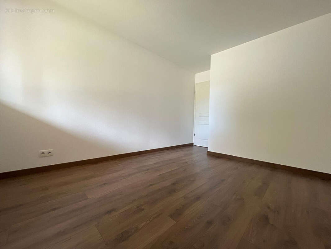 Appartement à MISEREY-SALINES