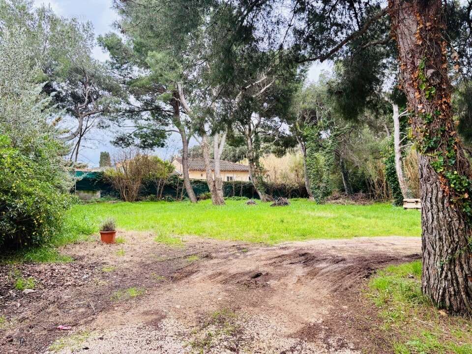 Terrain à SIX-FOURS-LES-PLAGES