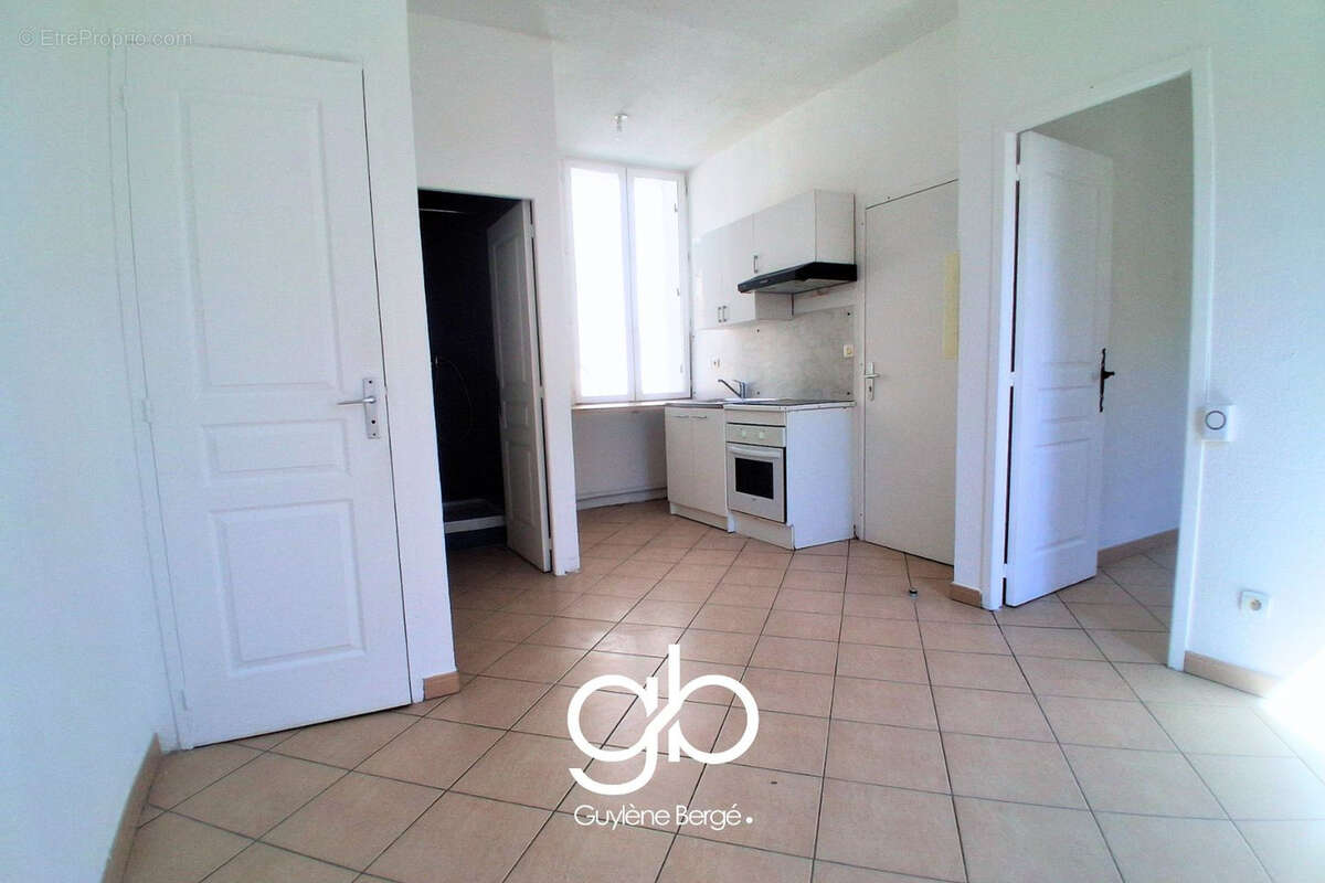 Immeuble de rapport 266 m2 -  6 appartements -  3 locaux commerciaux  -centre-ville de béziers - photo 6