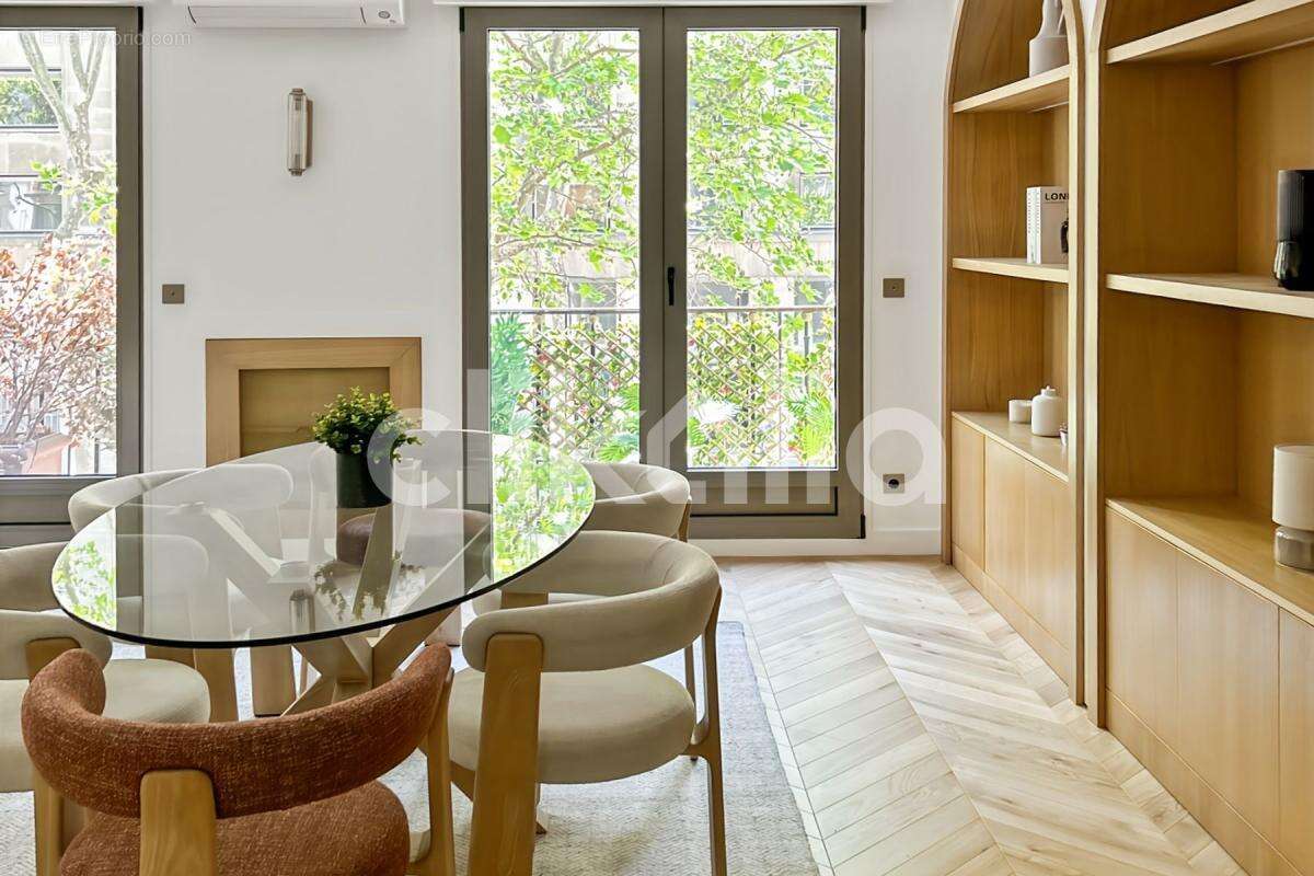 Appartement à PARIS-7E