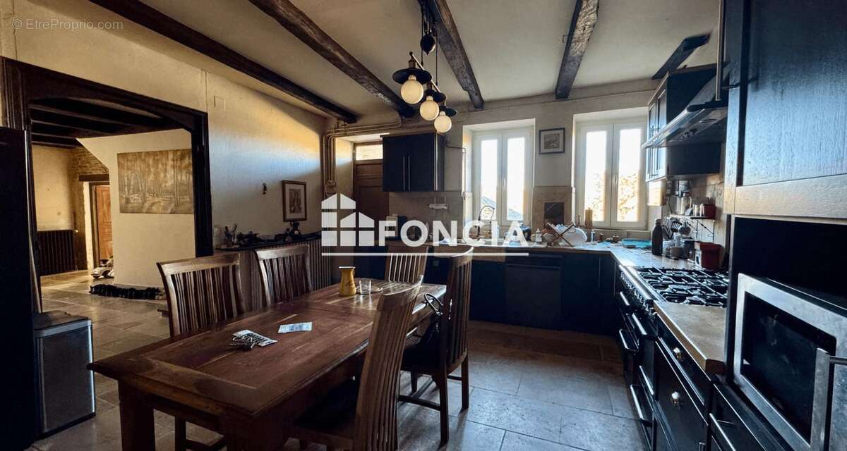 Maison à SALLES-CURAN