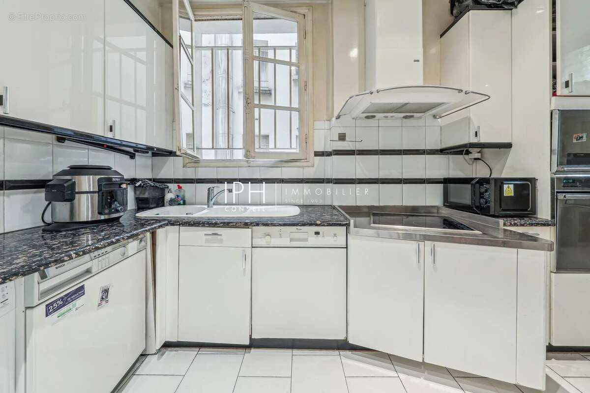 Appartement à NEUILLY-SUR-SEINE