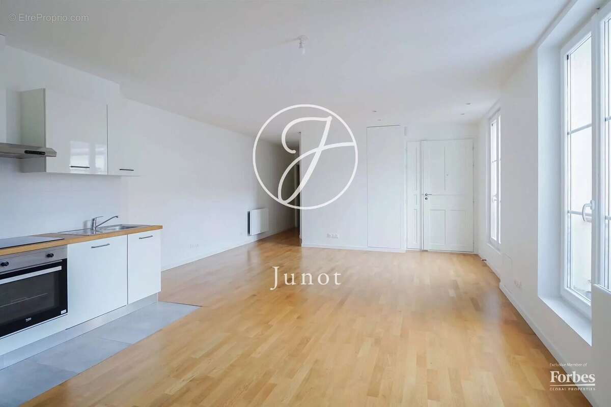 Appartement à PARIS-8E