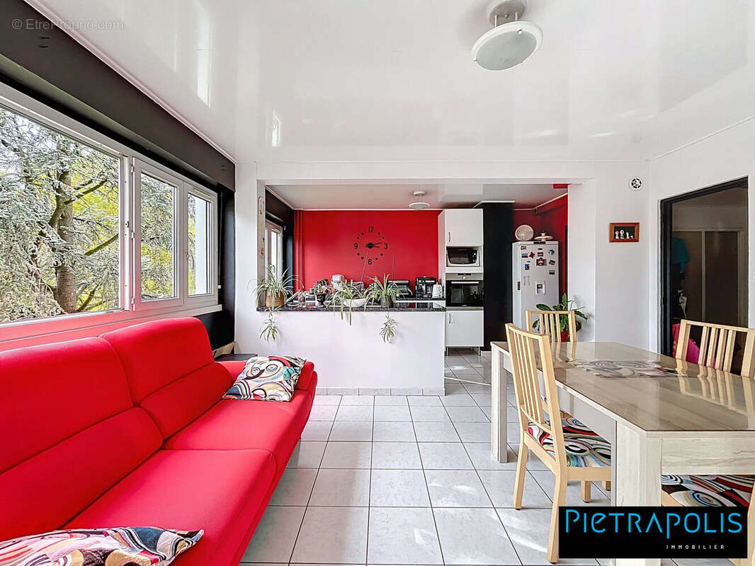 Appartement à DECINES-CHARPIEU