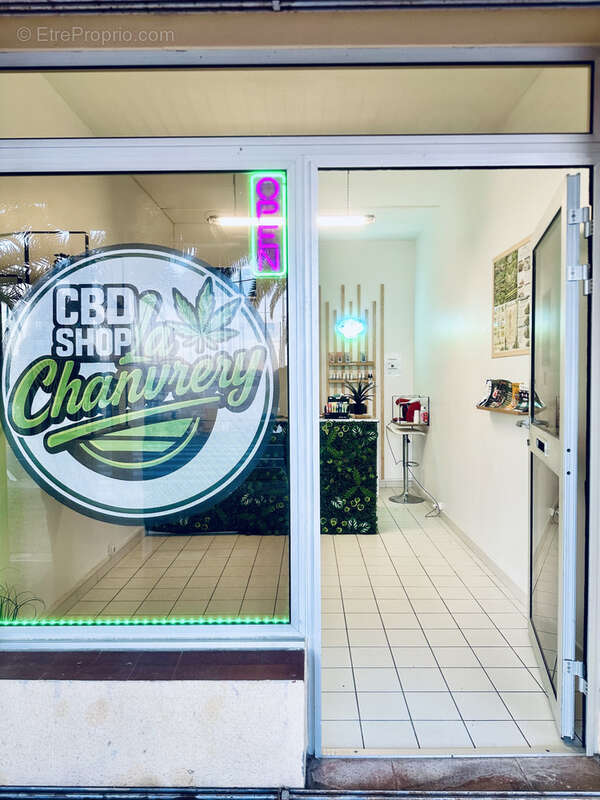 Commerce à SAINT-CYPRIEN