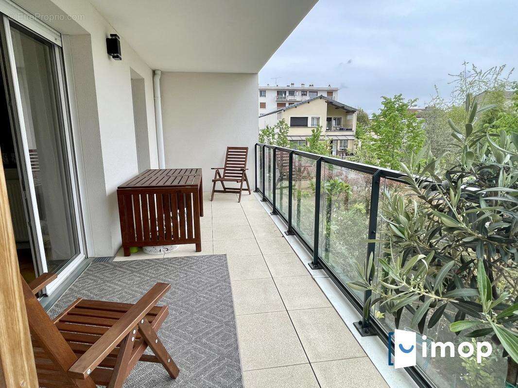 Appartement à LES PAVILLONS-SOUS-BOIS