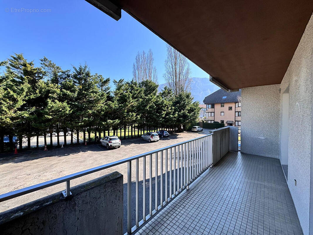 Appartement à COLLONGES-SOUS-SALEVE