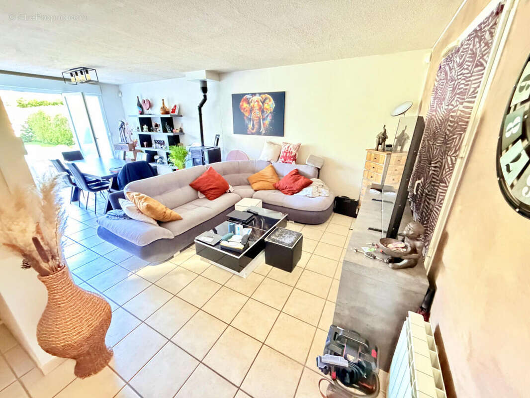 salon (1) - Maison à VALLEIRY