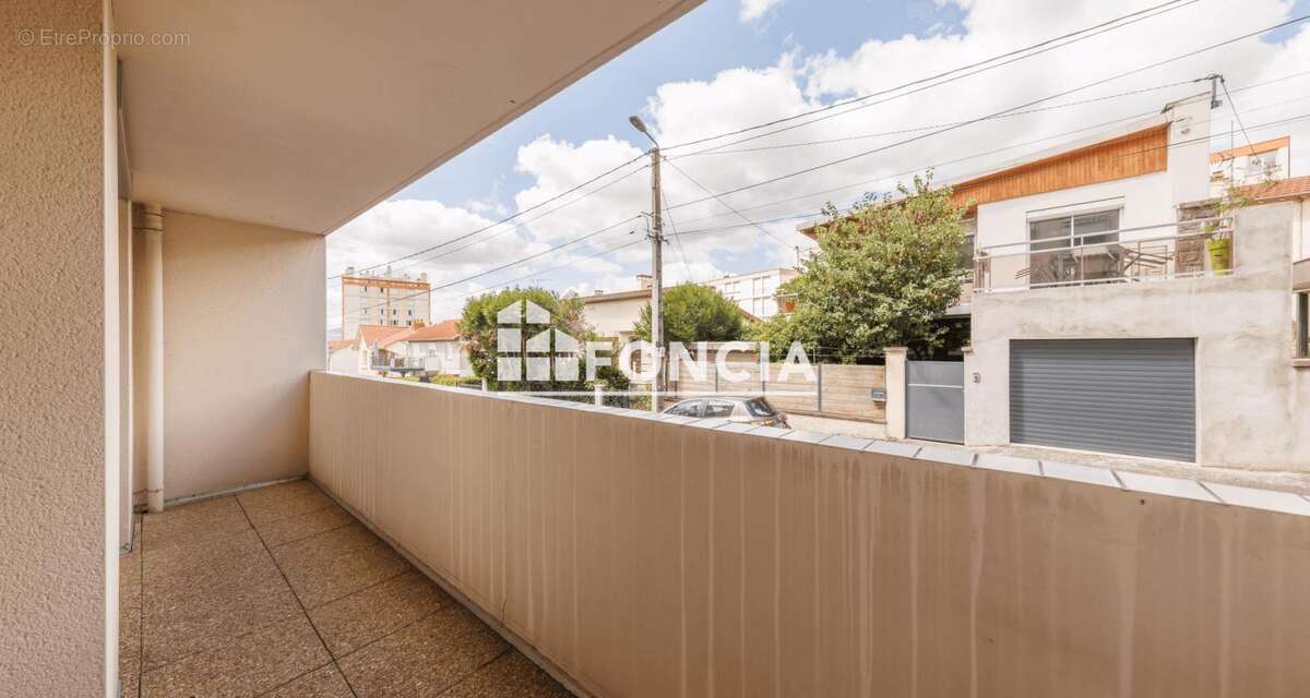 Grand T2 traversant avec balcon, parking et cave - photo 4