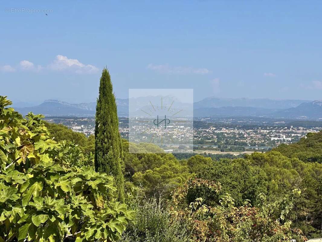 Maison à MONTELIMAR