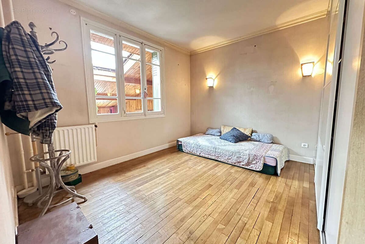 Maison à SAINTE-GENEVIEVE-DES-BOIS