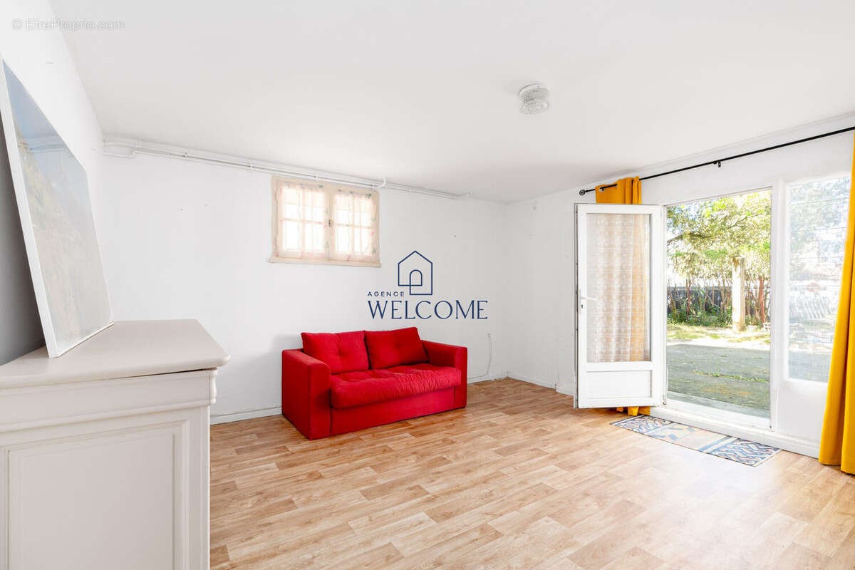 Appartement à UCHAUD