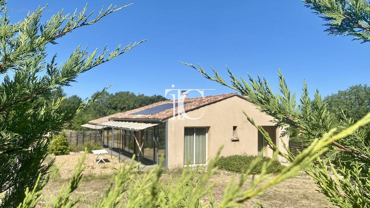 Maison à LUSSAN