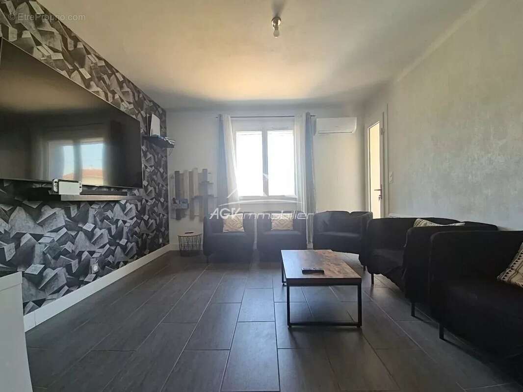 Maison à SAINT-HILAIRE-DE-BRETHMAS