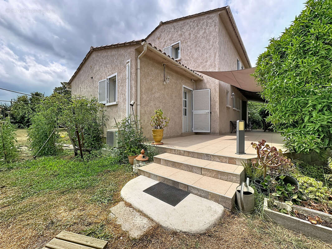 Prunelli-di-Fiumorbo   Maison d'environ 120 m2 sur terrain d'environ 2 000 m2 avec dépendance, garage et carpo - photo 5