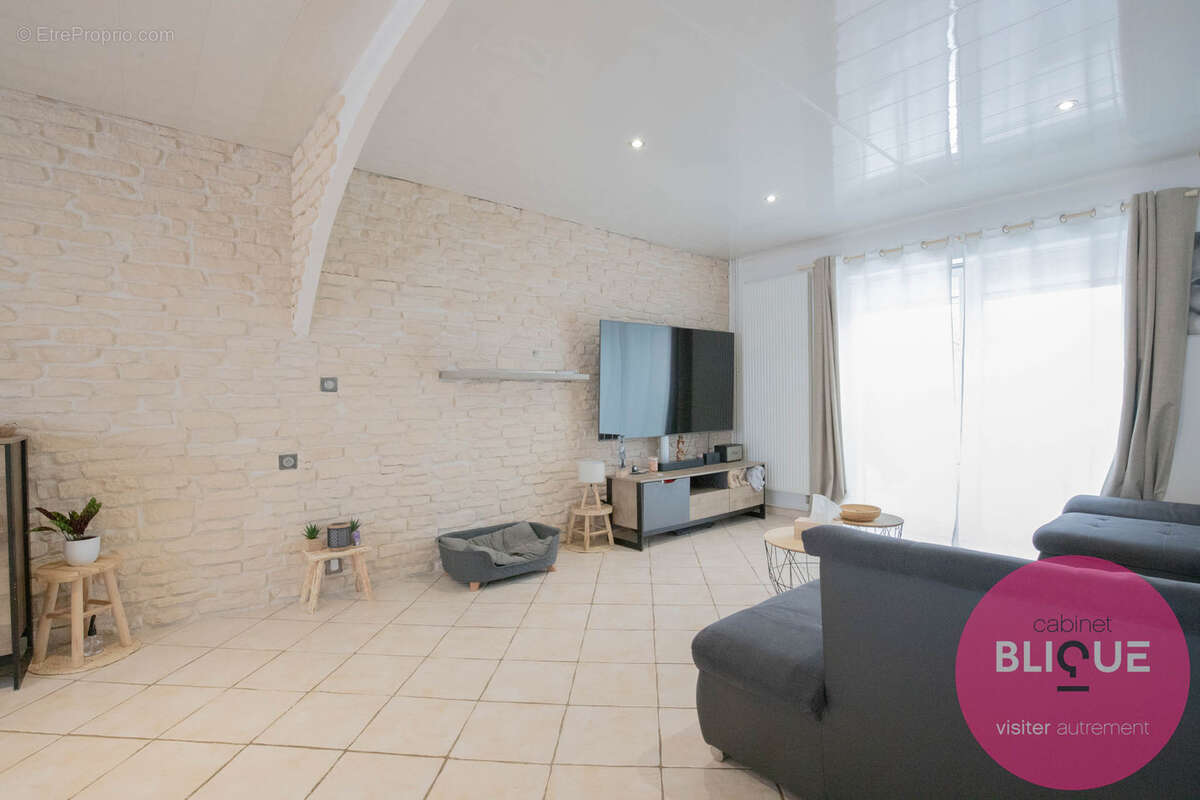 Maison à THEZEY-SAINT-MARTIN