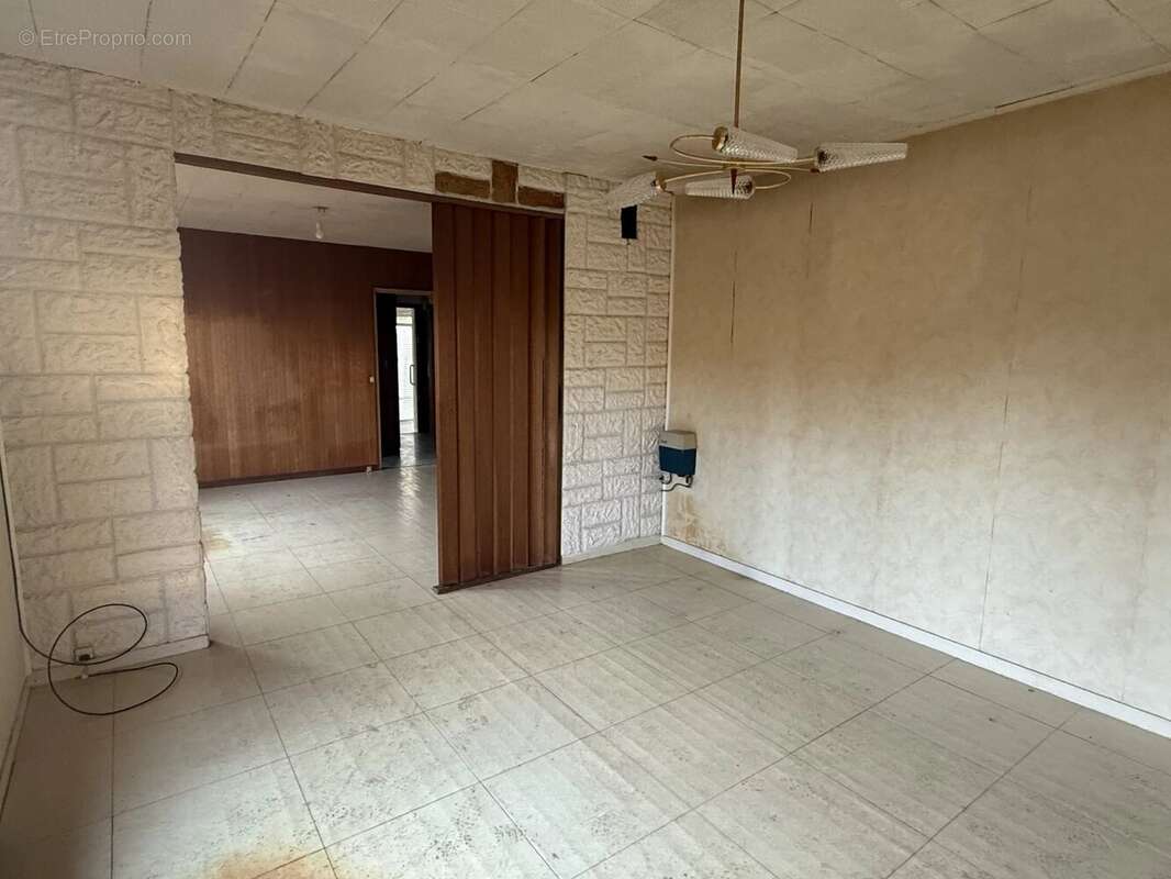 Maison à THORIGNY-SUR-OREUSE