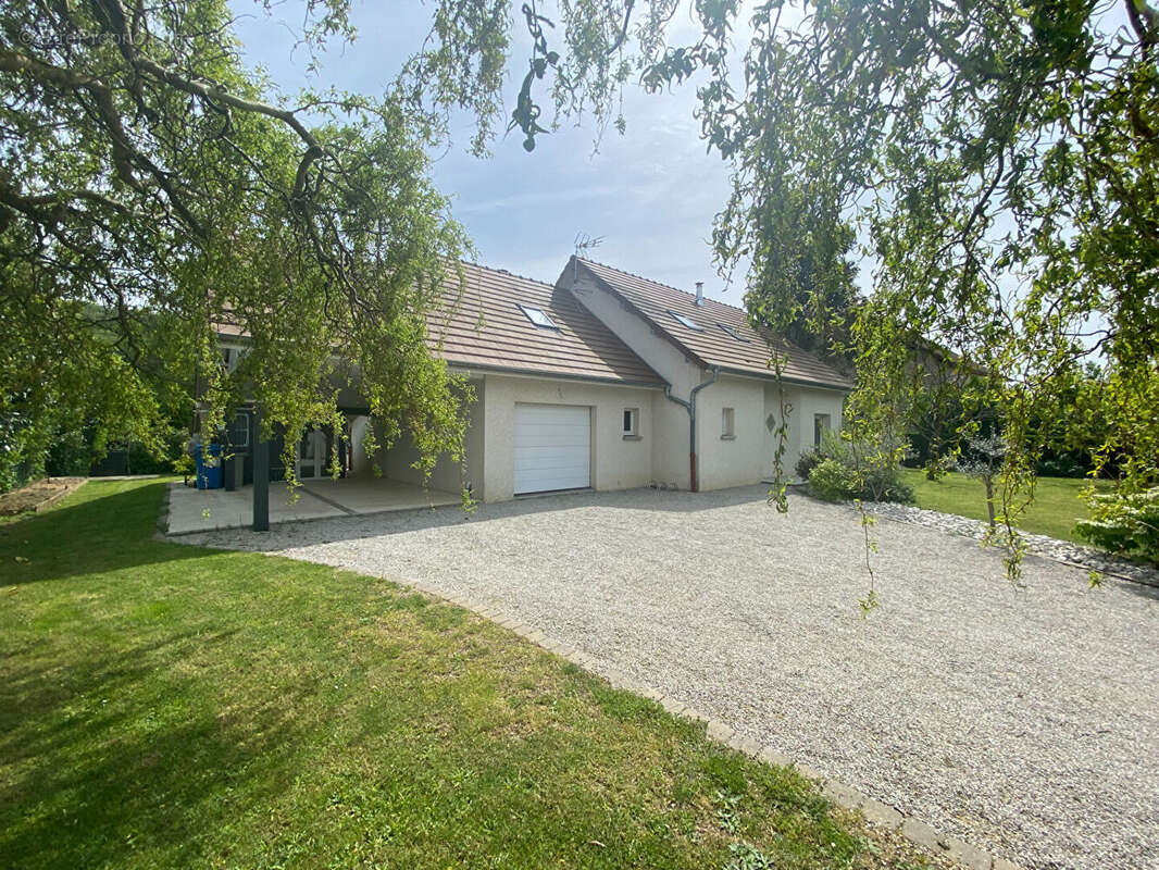 Maison à POLIGNY