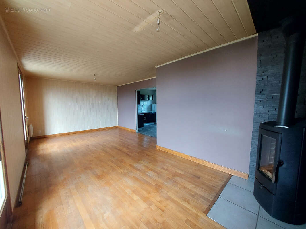 Maison à SAINT-MAMET-LA-SALVETAT