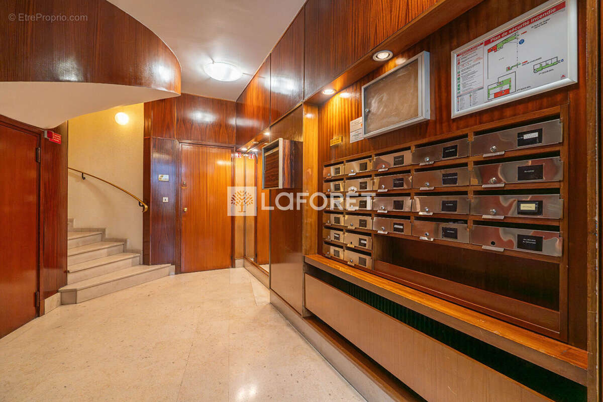 Appartement à PARIS-16E