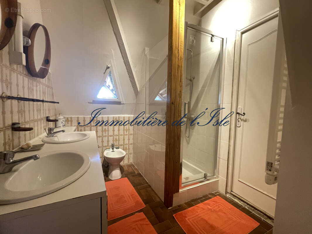 Propriete en pierres avec dependances et fort potentiel - photo 11